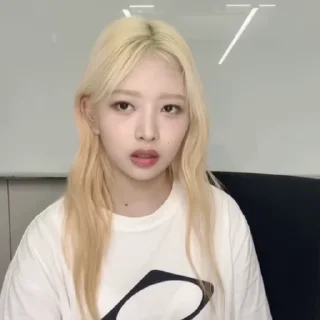 🥰 emoji . . REI @HELM1I Telegram sticker 8 of 45