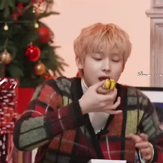 Sticker from christmas @en3hy boy ??
