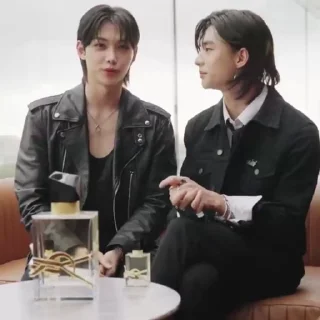 Sticker from 𝙝𝙮𝙪𝙣𝙡𝙞𝙭𝙋𝙖𝙧𝙞𝙨