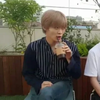 🎶 emoji : 🖇 : Yuta ، Taeyong ، Johnny Telegram sticker 2 of 73