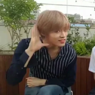 🎶 emoji : 🖇 : Yuta ، Taeyong ، Johnny Telegram sticker 6 of 73