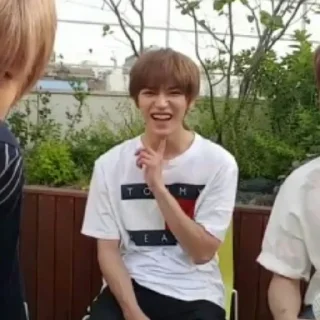 🎶 emoji : 🖇 : Yuta ، Taeyong ، Johnny Telegram sticker 3 of 73