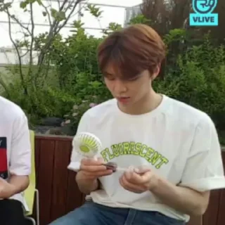 🎶 emoji : 🖇 : Yuta ، Taeyong ، Johnny Telegram sticker 13 of 73