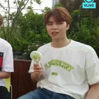 🎶 emoji : 🖇 : Yuta ، Taeyong ، Johnny Telegram sticker 8 of 73