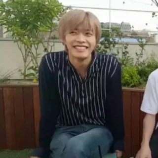 🎶 emoji : 🖇 : Yuta ، Taeyong ، Johnny Telegram sticker 11 of 73