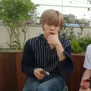 🎶 emoji : 🖇 : Yuta ، Taeyong ، Johnny Telegram sticker 17 of 73