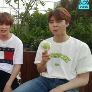 🎶 emoji : 🖇 : Yuta ، Taeyong ، Johnny Telegram sticker 19 of 73