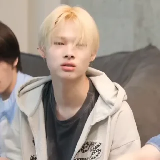 🧈 emoji ㅤ     ㅤblonde  :  @en3hy ’s duck ? Telegram sticker 15 of 25