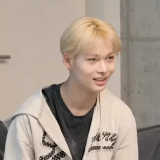 🧈 emoji ㅤ     ㅤblonde  :  @en3hy ’s duck ? Telegram sticker 18 of 25