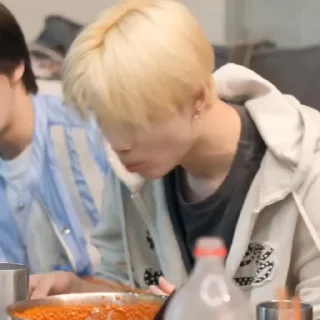 🧈 emoji ㅤ     ㅤblonde  :  @en3hy ’s duck ? Telegram sticker 13 of 25