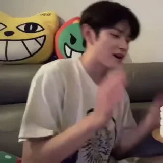Sticker from — 𝗍𝖺𝖾𝗒𝗈𝗇𝗀 ˓ @xe1trn