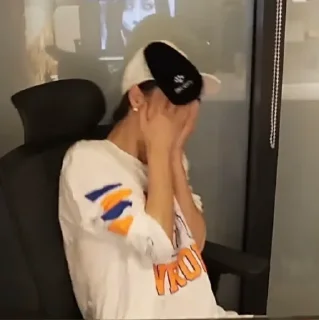 😭 emoji Wang Yibo❤the king Telegram sticker 18 of 120