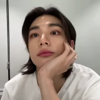 Sticker from -𝙃𝙮𝙪𝙣𝙟𝙞𝙣 𝙇𝙞𝙫𝙚 @SKZSEXY