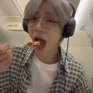 🛩 emoji beomgyu there @d9mmy Telegram sticker 8 of 33
