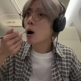 🛩 emoji beomgyu there @d9mmy Telegram sticker 17 of 33