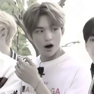 🎲 emoji ;; 𝘮𝘰𝘰𝘥 𝘩𝘺𝘶𝘯𝘫𝘪𝘯 @nolansstick Telegram sticker 8 of 40