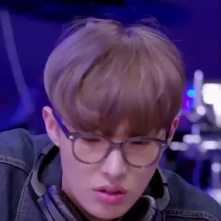 🐣 emoji 𝒇𝒊𝒙 𝒐𝒏 — @𝐬𝐨𝐜𝐢𝐚𝐥𝐚𝐧𝐱𝐢𝐚𝐭𝐲. Telegram sticker 18 of 38