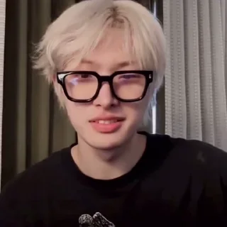 🐣 emoji 𝒇𝒊𝒙 𝒐𝒏 — @𝐬𝐨𝐜𝐢𝐚𝐥𝐚𝐧𝐱𝐢𝐚𝐭𝐲. Telegram sticker 8 of 38