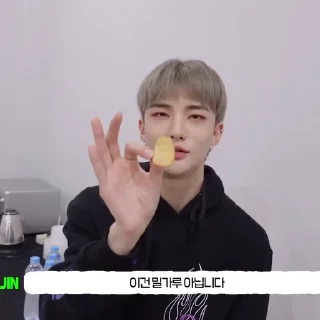 Sticker from 키요트의 아들들 ζ @blorjmz