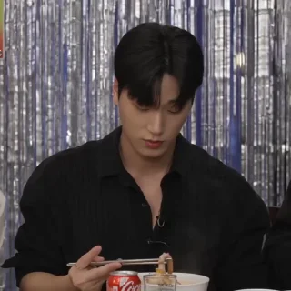 🧊 emoji - choi san ; @unive1rse Telegram sticker 10 of 40
