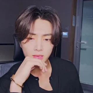 ⌚️ emoji Park Jongseong ˓ @PackEnhypen Telegram sticker 18 of 40