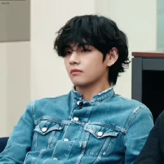 Sticker from ⸂ 𝗍𝖺𝖾𝗁𝗒𝗎𝗇𝗀 ’𝗌 ៸ @ZeusGifs .