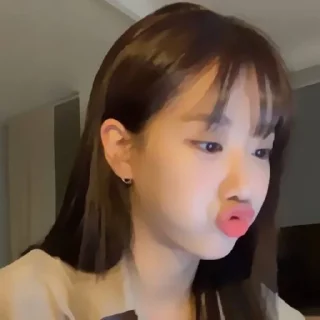 🧋 emoji ✦ chuu by @fancysticks Telegram sticker 17 of 35