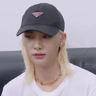 ☁️ emoji @Hyunipaack‌‌  ٫  Versace boy Telegram sticker 5 of 40