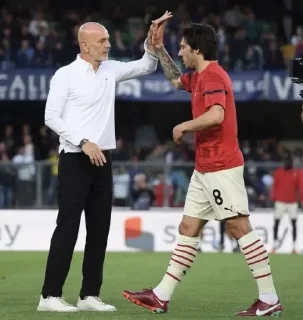 👥 emoji ⚽️ 7   AC Milan     @earthsgold Telegram sticker 19 of 68