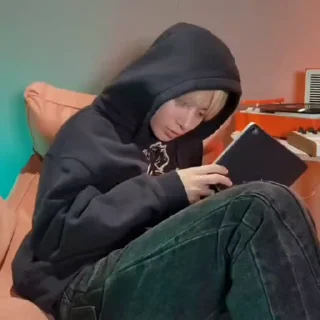 🪐 emoji taehyun ، @txtpackss Telegram sticker 16 of 20