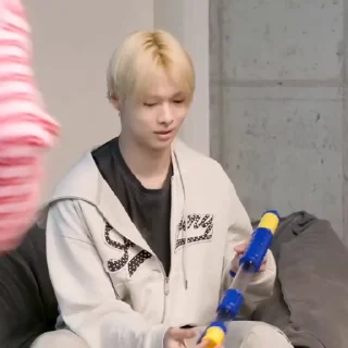 🧈 emoji ㅤ     ㅤblonde  :  @en3hy ’s duck ? Telegram sticker 20 of 25