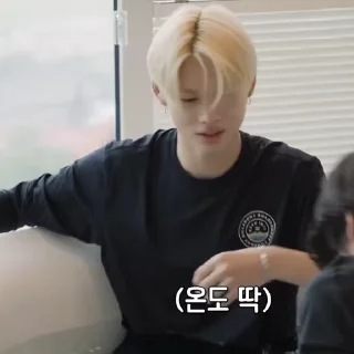 Sticker from ㅤ     ㅤblonde  :  @en3hy ’s duck ?