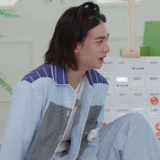 ❄️ emoji @Hyunipaack‌‌  ٫  Versace boy Telegram sticker 13 of 70