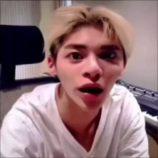 🤨 emoji Distorted - kpop Telegram sticker 16 of 62