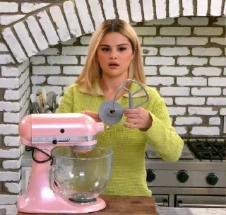 😐 emoji Selena+Chef S03 @GomezTeam Telegram sticker 10 of 56
