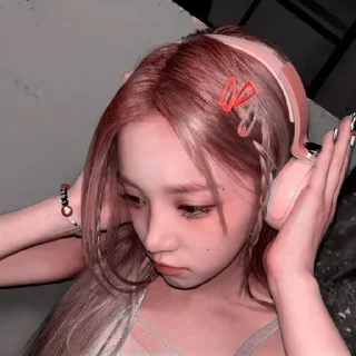🎧 emoji Yuqi Telegram sticker 8 of 38