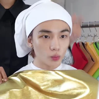 🫗 emoji @Hyunipaack‌‌  ٫  Versace boy Telegram sticker 5 of 50