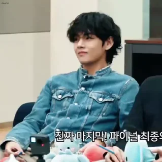⸂ 𝗍𝖺𝖾𝗁𝗒𝗎𝗇𝗀 ’𝗌 ៸ @ZeusGifs .