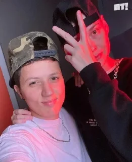 ✌️ Aly🫶, стікер Telegram 12 з 24