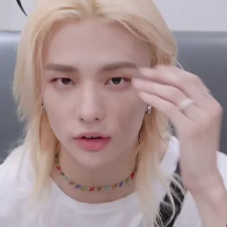 ☁️ @Hyunipaack‌‌  ٫  Versace boy, sticker Telegram 17 sur 40