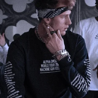 - MGK  ♠️