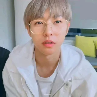 Sticker from Renjun @renisshelp