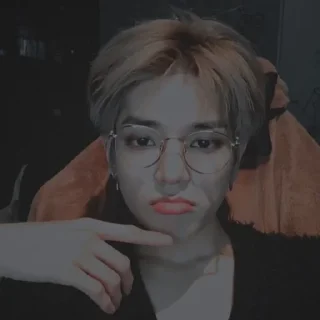 Sticker from ⇒⎙⸒ 𝐓𝐀𝐄𝐘𝐎𝐍𝐆 @renisshelp