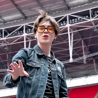 Sticker from ꧁ ＲคᎥនтαʀ ࿐'s video pack (@Lordbeer_us_bot)