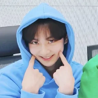Sticker from 𝐂𝐮𝐭𝐞 𝐉𝐮𝐧𝐠𝐰𝐨𝐨𝐧༆ @sticker_enyphen