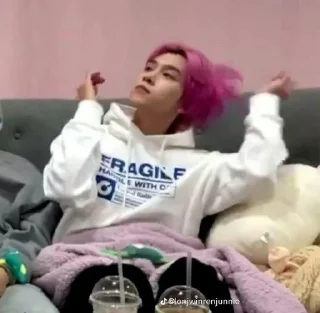 Sticker from Idol meme