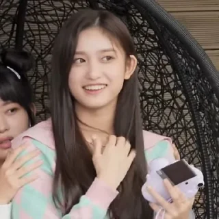 👧 emoji Leeseo Telegram sticker 21 of 30
