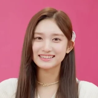 👧 emoji Leeseo Telegram sticker 1 of 30