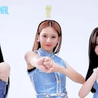Sticker from tzuyu ! @pinkypenguin