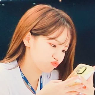 🌻 emoji Kim Chae Won • @KIMJCNNIEST Telegram sticker 15 of 31